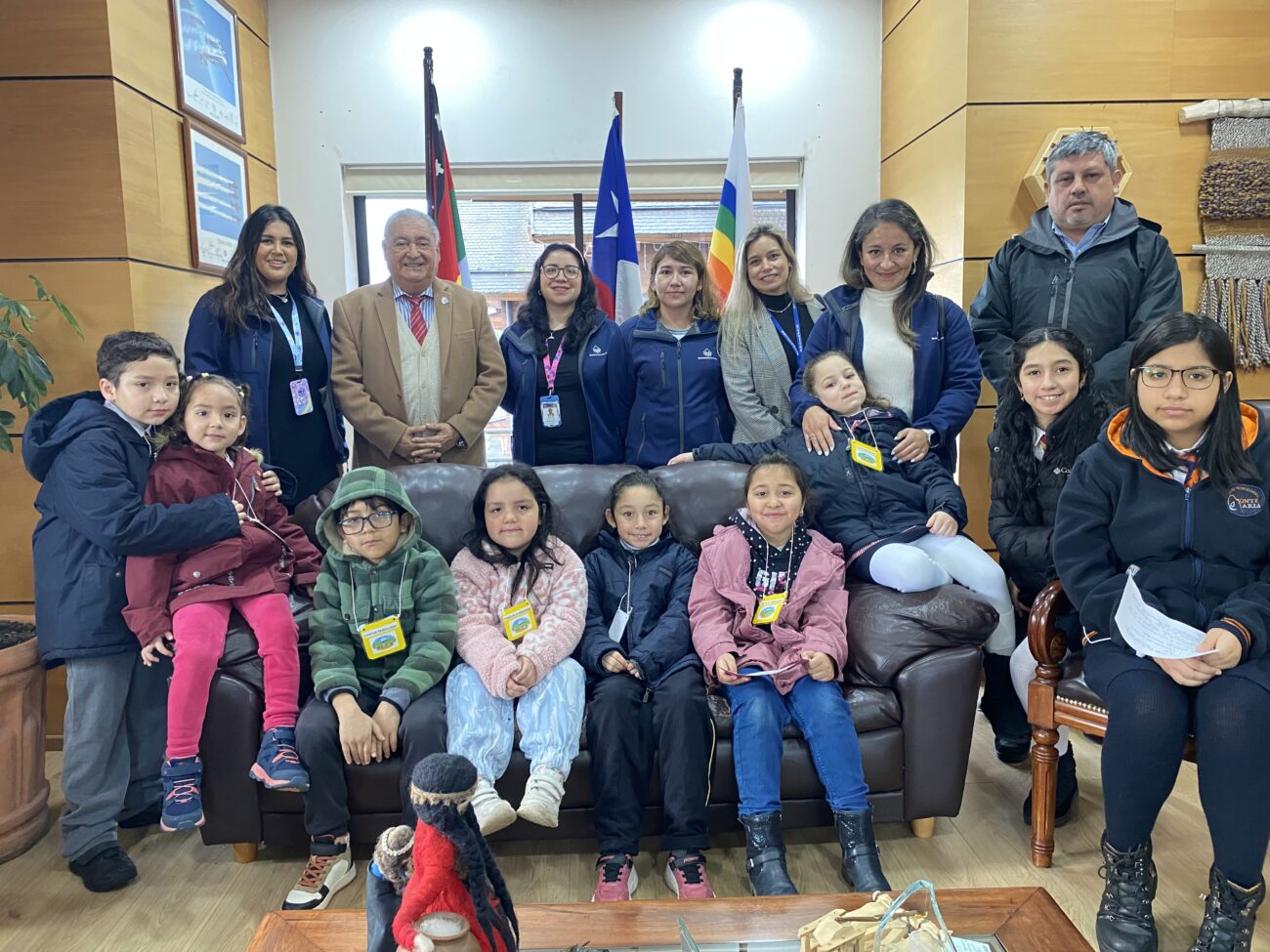 NIÑAS Y NIÑOS DEL CONSEJO CONSULTIVO DE INFANCIA PUCÓN VISITARON MUNICIPIO LACUSTRE  – Website de la Municipalidad de Pucón