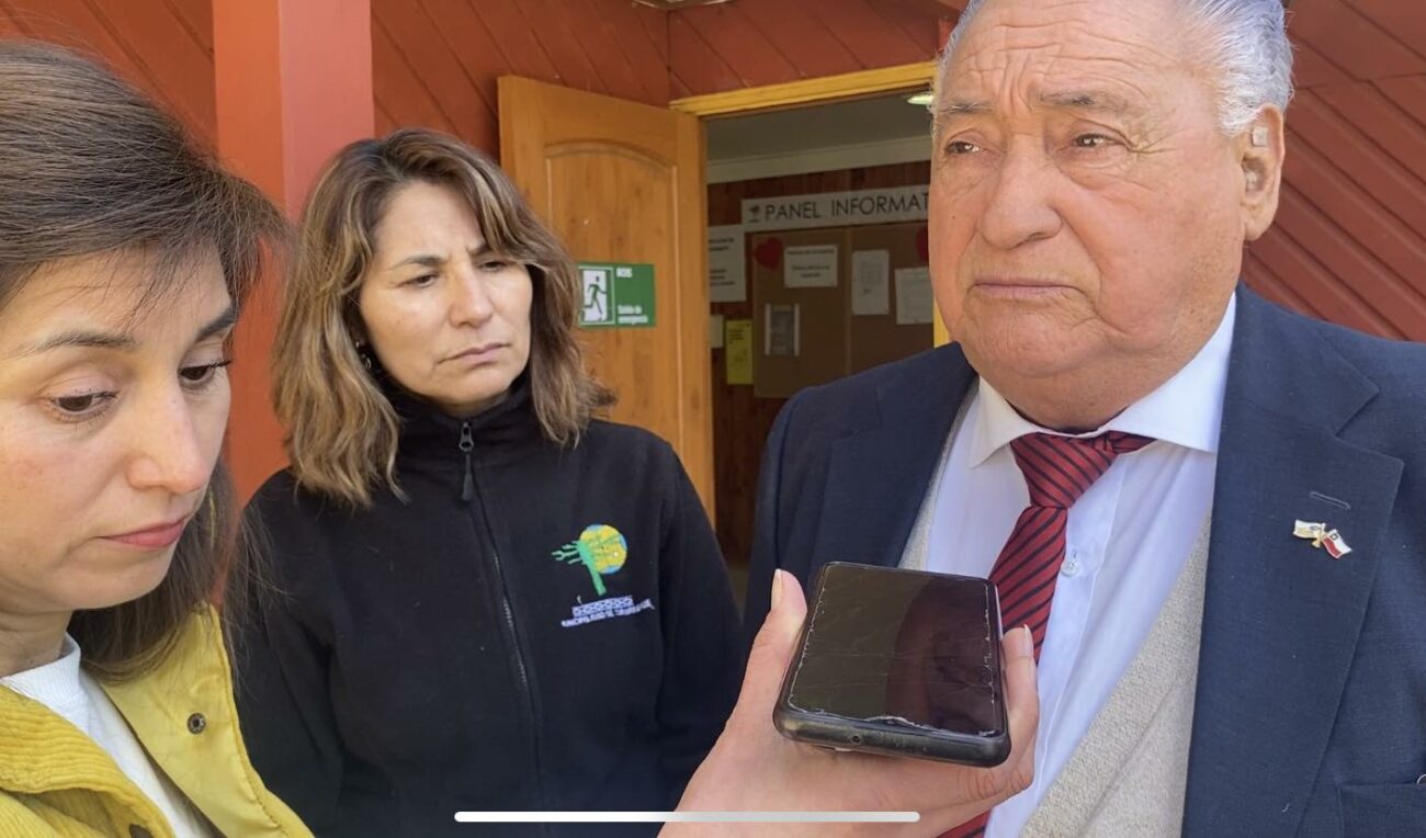 ALCALDE DE PUCÓN CARLOS BARRA VISITA CURARREHUE PARA ENTREGAR APOYO POR TRAGEDIA – Website de la Municipalidad de Pucón