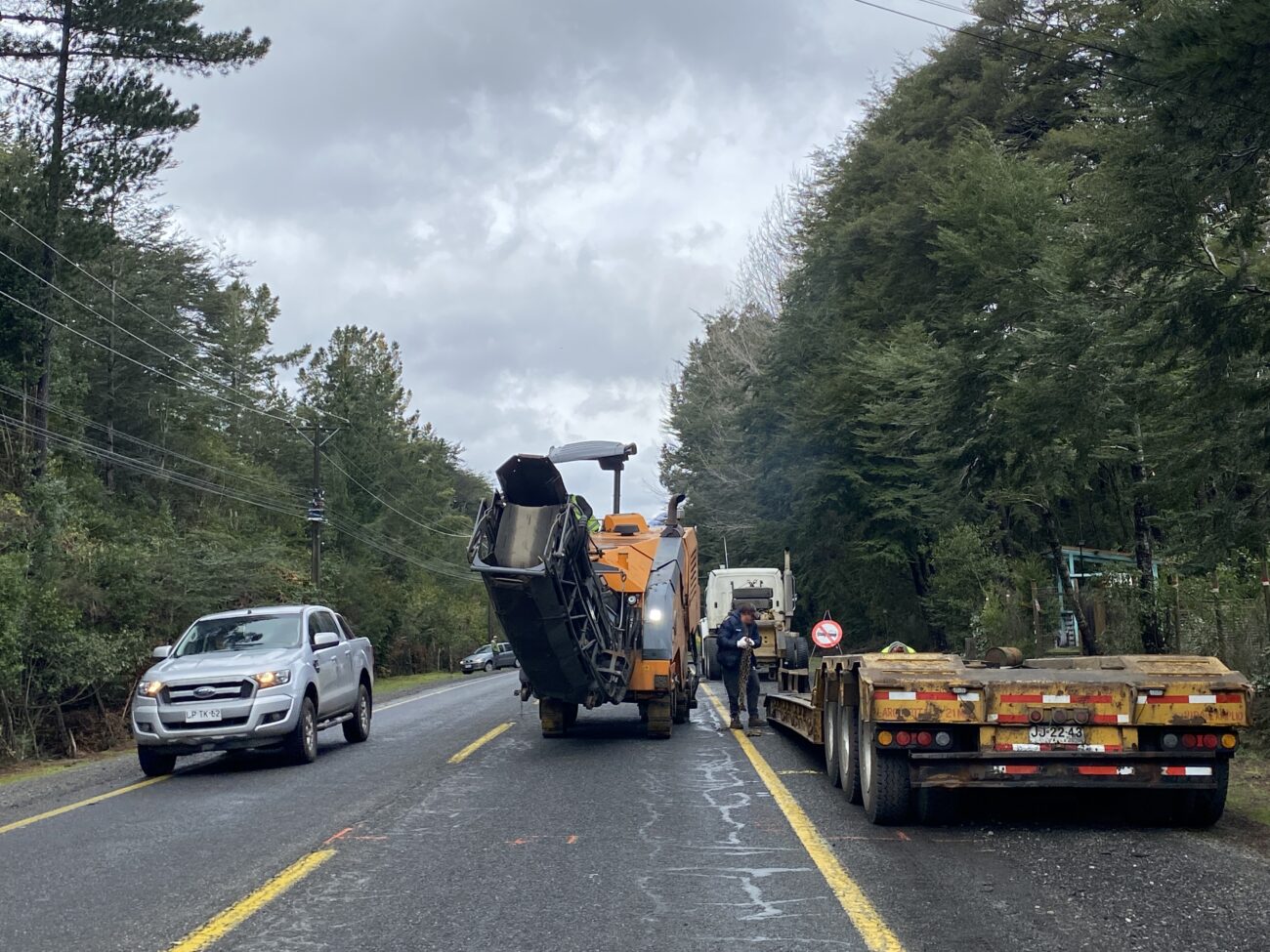 CORTES DE TRÁNSITO POR OBRAS DE RECAPADO Y BACHEO ASFÁLTICO EN RUTA 199 PUCÓN CURARREHUE – Website de la Municipalidad de Pucón