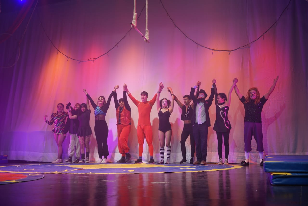 Castro rinde un emocionante homenaje al circo chileno con “El Gran Circo Teatro”