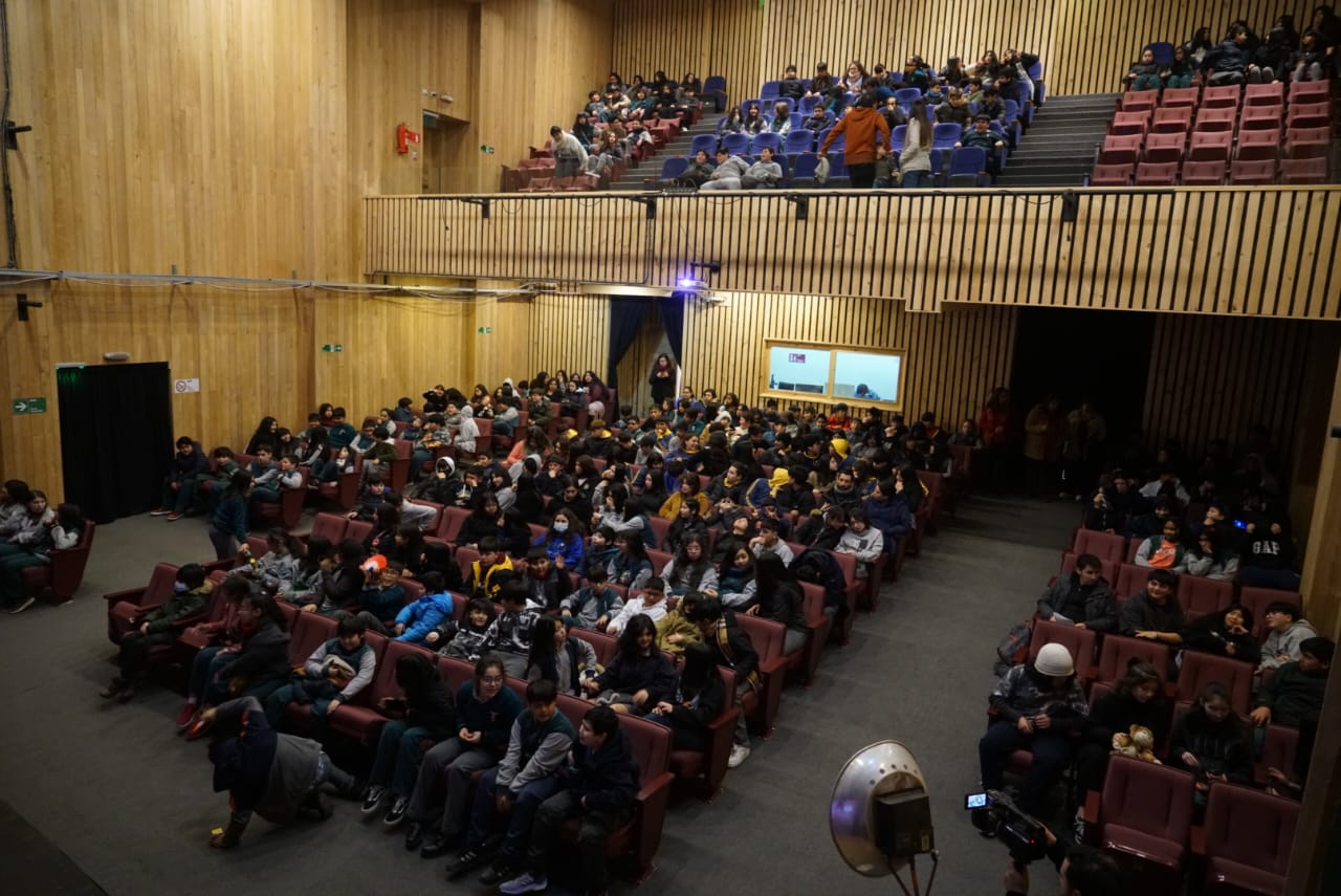 El Congreso del Futuro en Castro ha reunido a más de 500 estudiantes de los establecimientos educacionales rurales y urbanos de toda la comuna