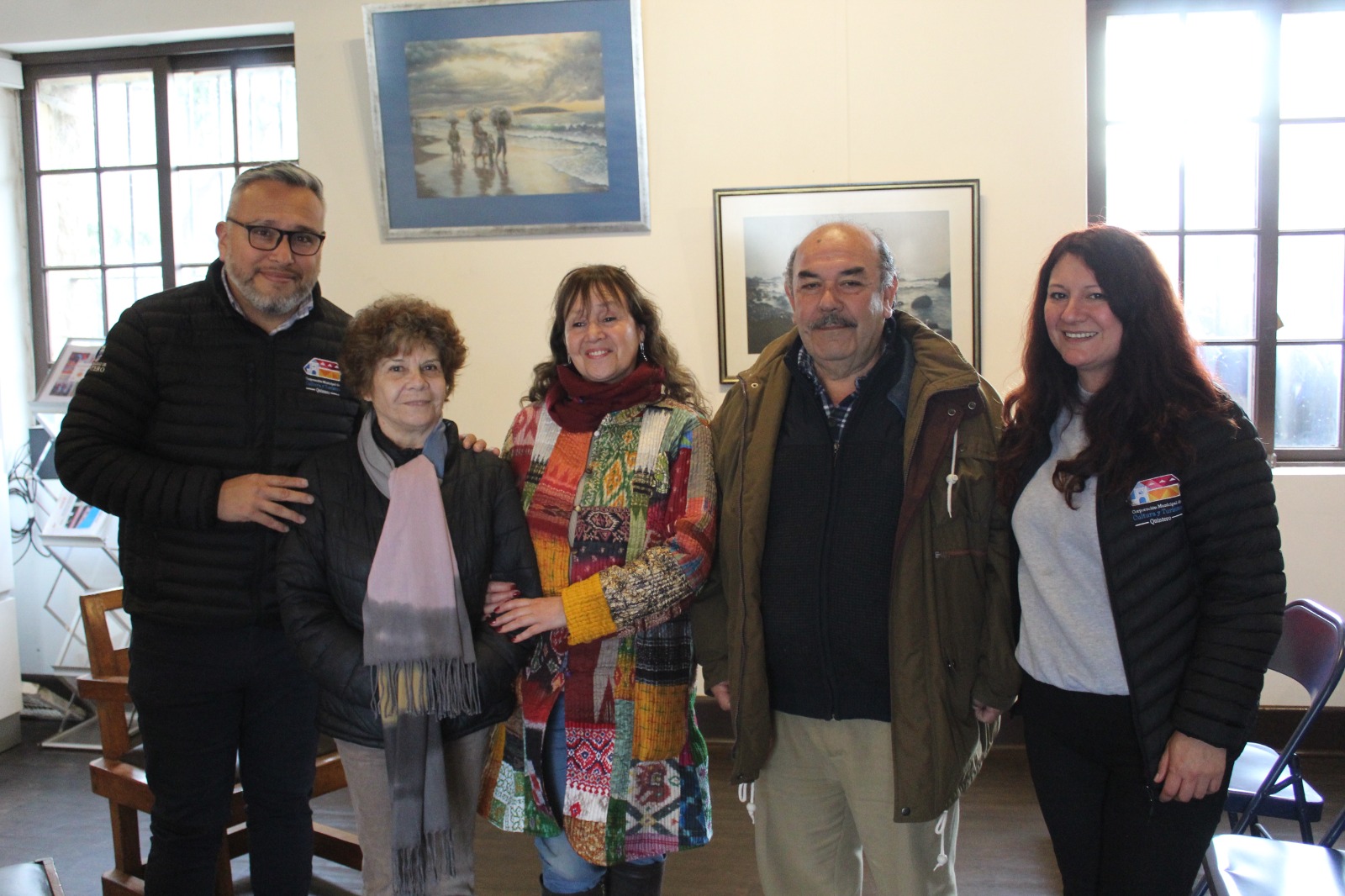 Exposición De Pintura Metamisterium En La Sala De La Casa Estación