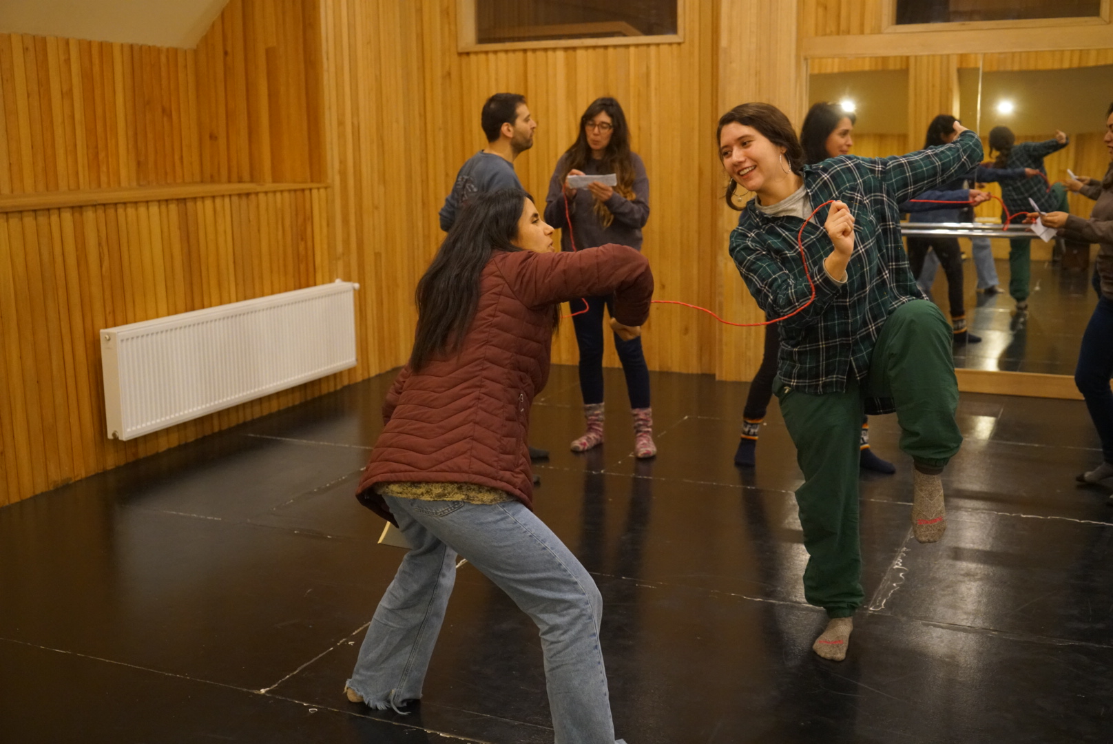 Talleres artísticos de música y teatro de Castro Municipio entregan conocimientos y también espacios de inclusión