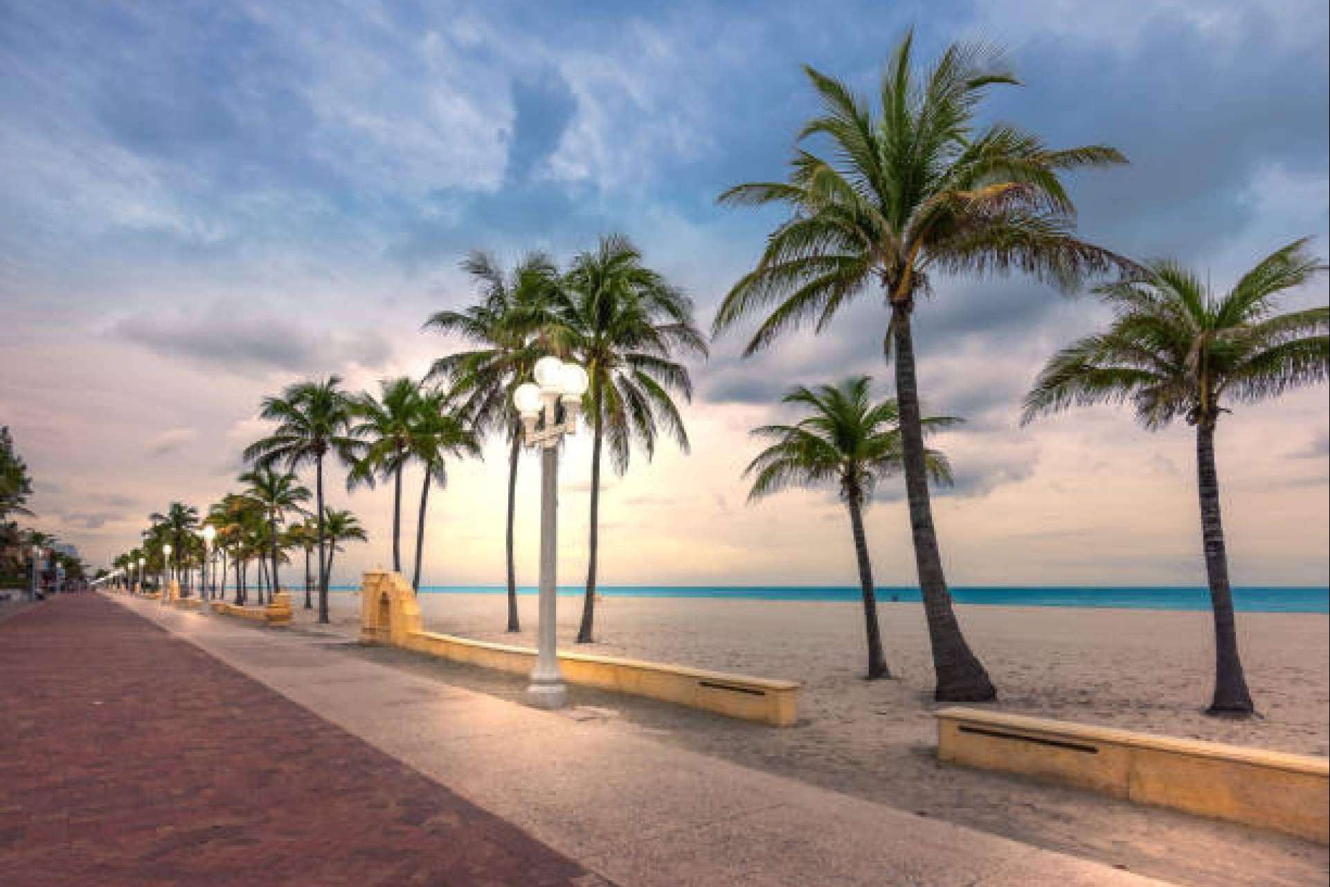 Gente de todas partes del mundo llega para experimentar la auténtica magia de Hollywood Beach
