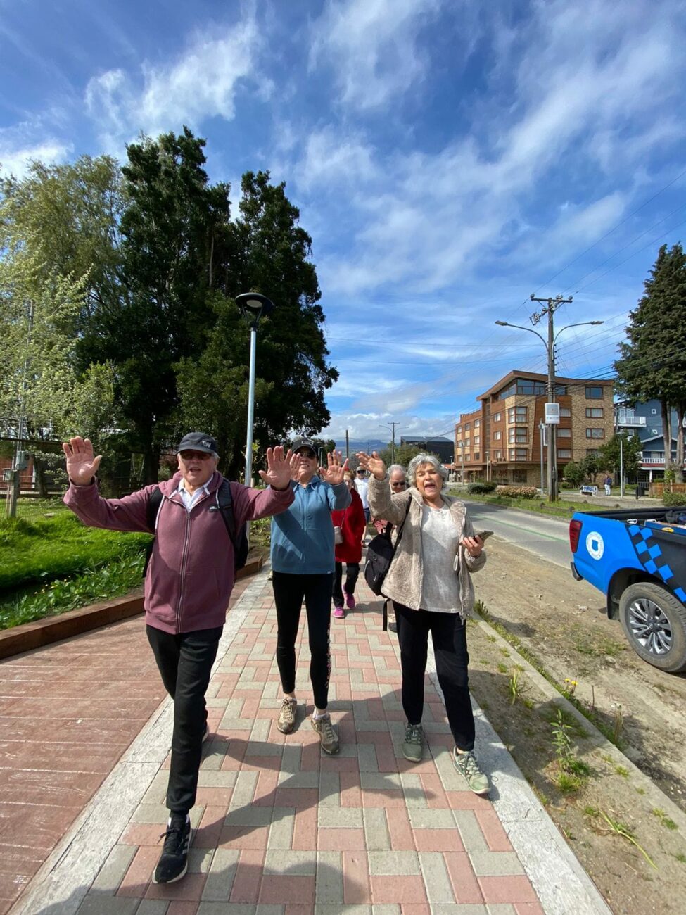 ADULTOS MAYORES DE PUCÓN REALIZARON RECORRIDO POR VÍAS DE EVACUACIÓN ANTE UNA EMERGENCIA – Website de la Municipalidad de Pucón