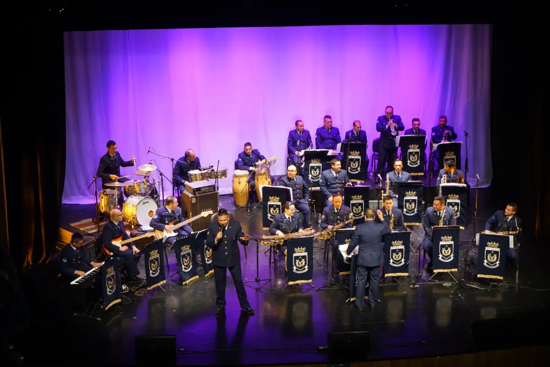 Big Band de la Fuerza Aérea deleitó al público castreño con clásicos del Jazz