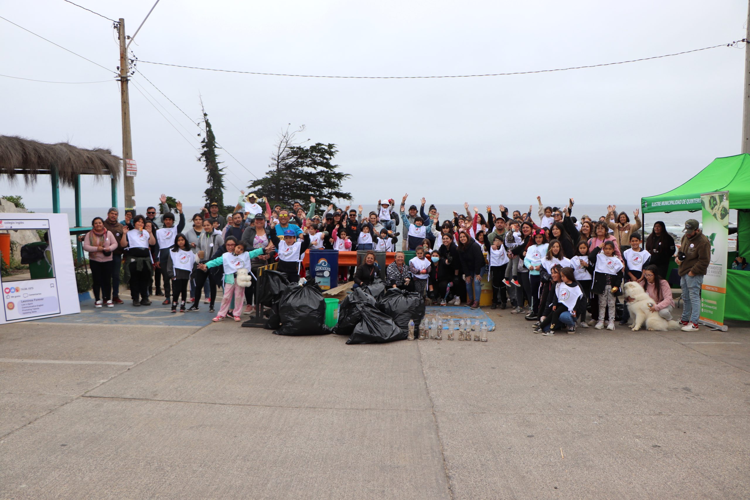 Estudiantes del Colegio Inglés se sumaron a limpieza de Playa La Tortuga