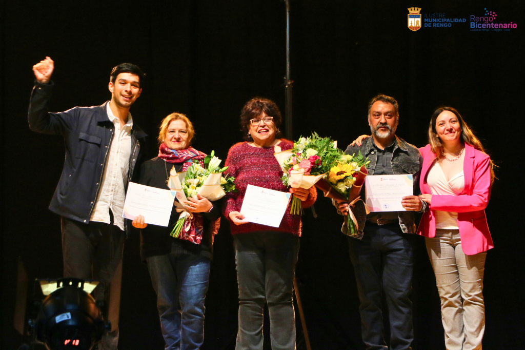 GRAN GALA ARTÍSTICA DEL ADULTO MAYOR SE DESARROLLÓ EN LICEO BICENTENARIO ORIENTE DE RENGO