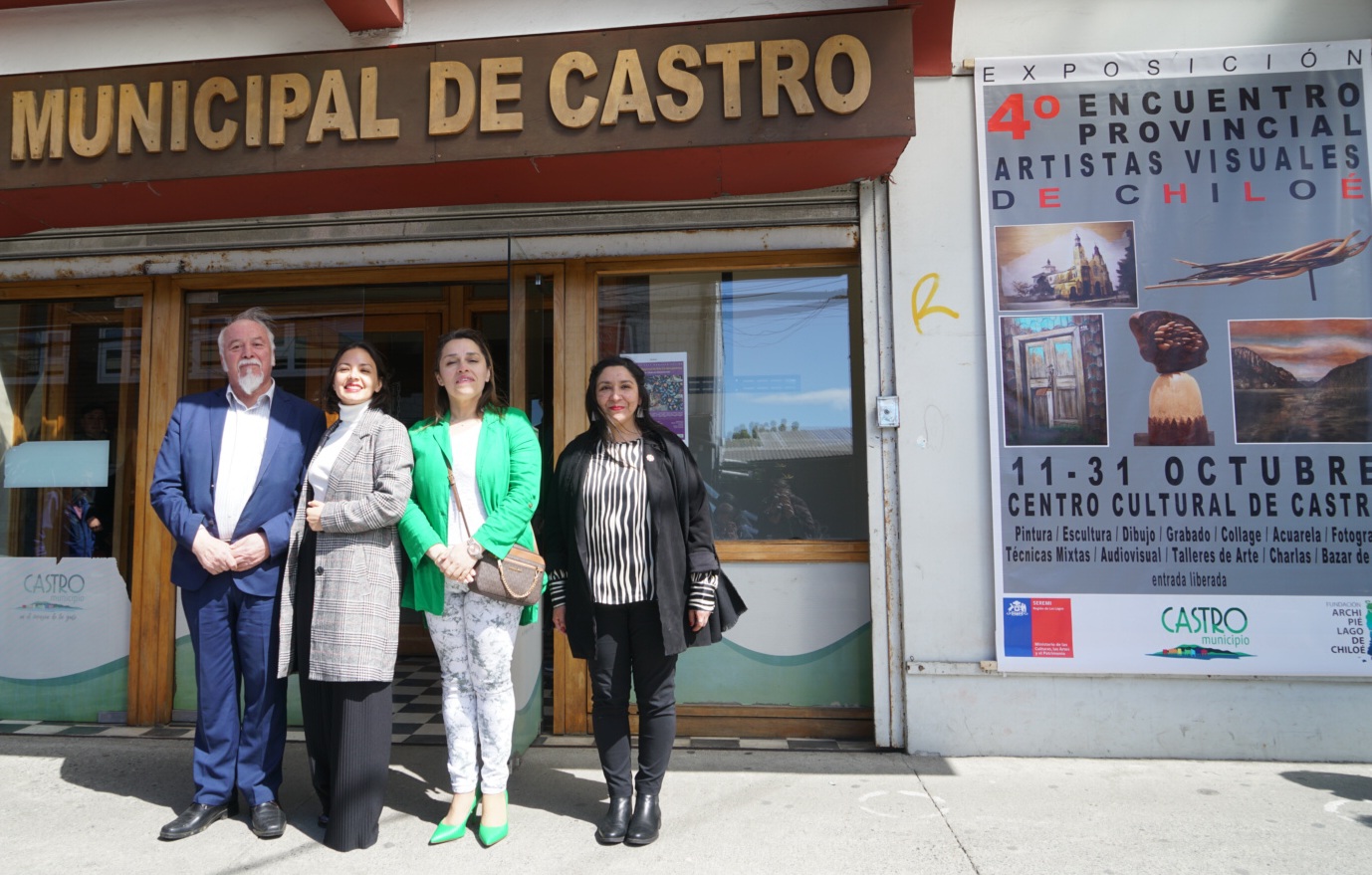 Ministra de Culturas visita Castro y se empapa de las iniciativas locales