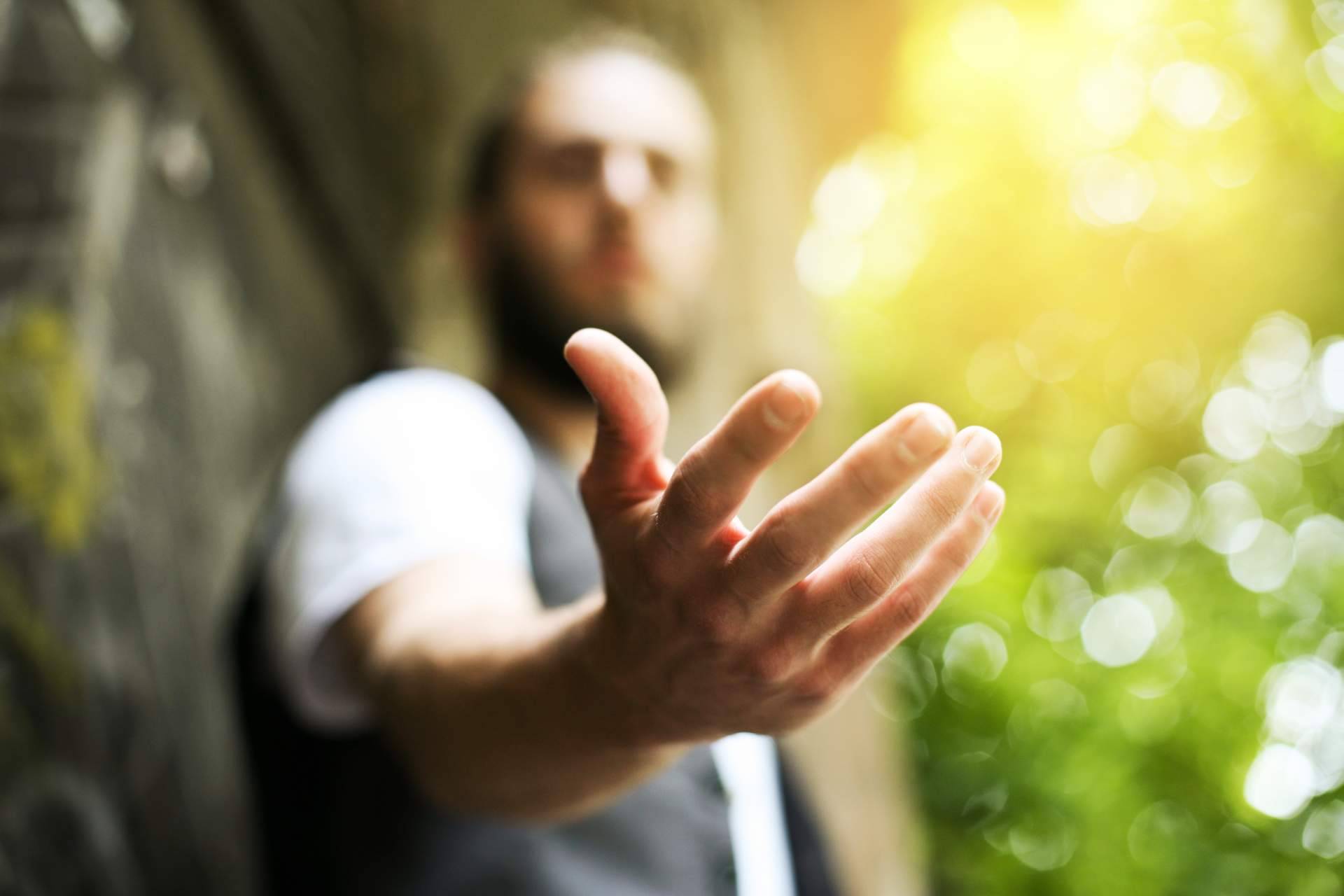 Encontrar albergues a hombres, mujeres y niños con Fundación OFIR