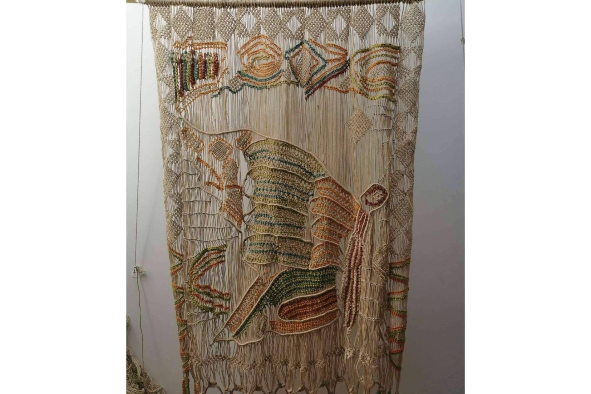 Javier Fueyo, experto en el arte textil a través del macramé