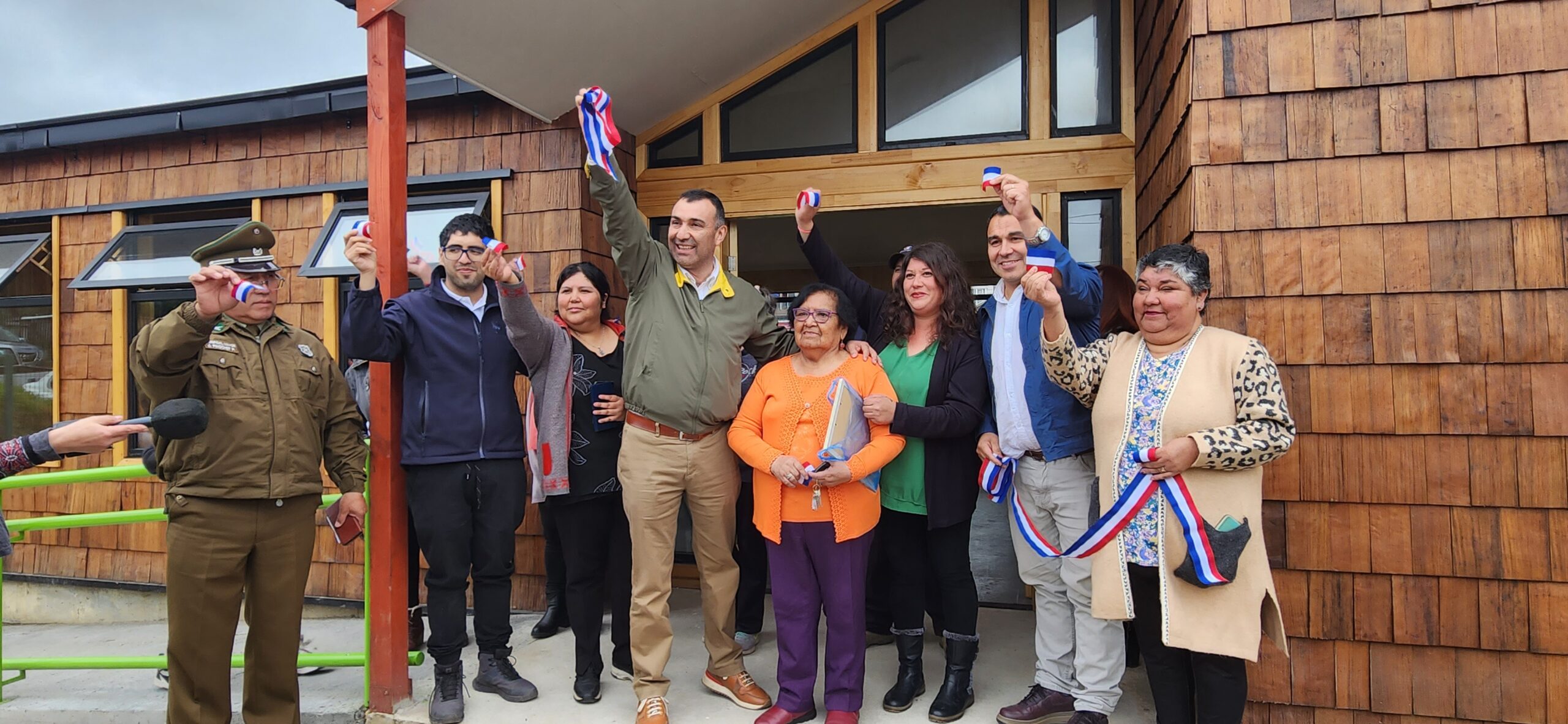 Castro Municipio entregó llaves de nueva sede social a la comunidad de Villa Bicentenario