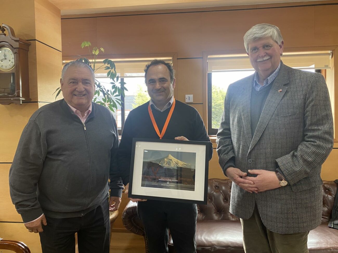 DIRECTOR NACIONAL DE VIALIDAD SE REUNIÓ CON ALCALDES DE PUCÓN Y VILLARRICA PARA REVISAR CONECTIVIDAD VIAL DE LA ZONA LACUSTRE