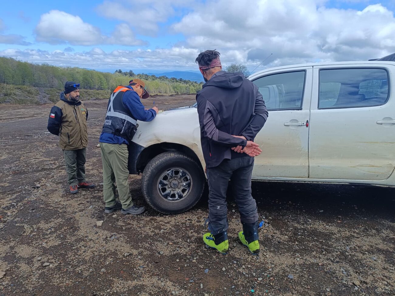 INFRACCIONAN A EXCURSIONISTAS POR INFRINGIR LÍMITE DE EXCLUSIÓN DEL VOLCÁN VILLARRICA – Website de la Municipalidad de Pucón