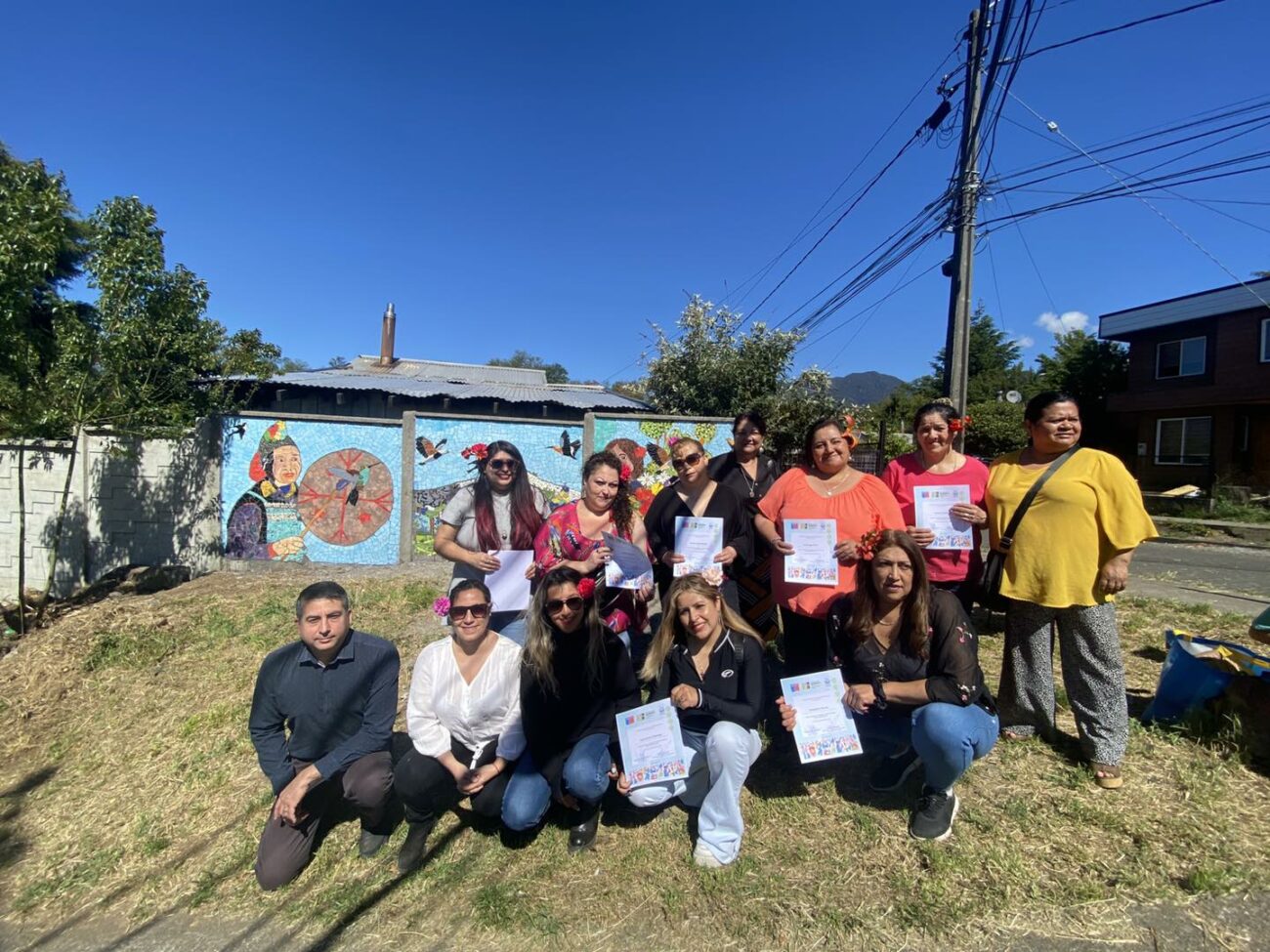 MUJERES DEL BARRIO CORDILLERA DE PUCÓN INAUGURARON MURAL DE MOSAICO PARTICIPATIVO – Website de la Municipalidad de Pucón