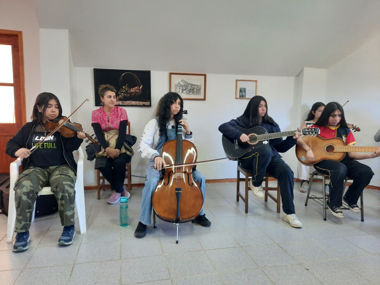 ORQUESTA INFANTO JUVENIL DE PUCÓN CONMEMORÓ DÍA DE LA MÚSICA Y ANIVERSARIO DE LA BIBLIOTECA MUNICIPAL – Website de la Municipalidad de Pucón
