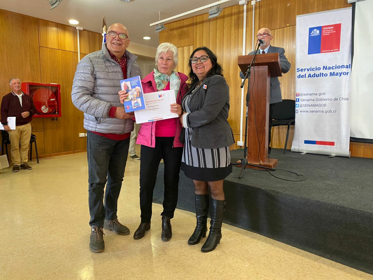 SENAMA PREMIÓ A DOS ADULTOS MAYORES DE PUCÓN DEL CONCURSO “LITERARIO AUTOBIOGRÁFICO DE PERSONAS MAYORES”