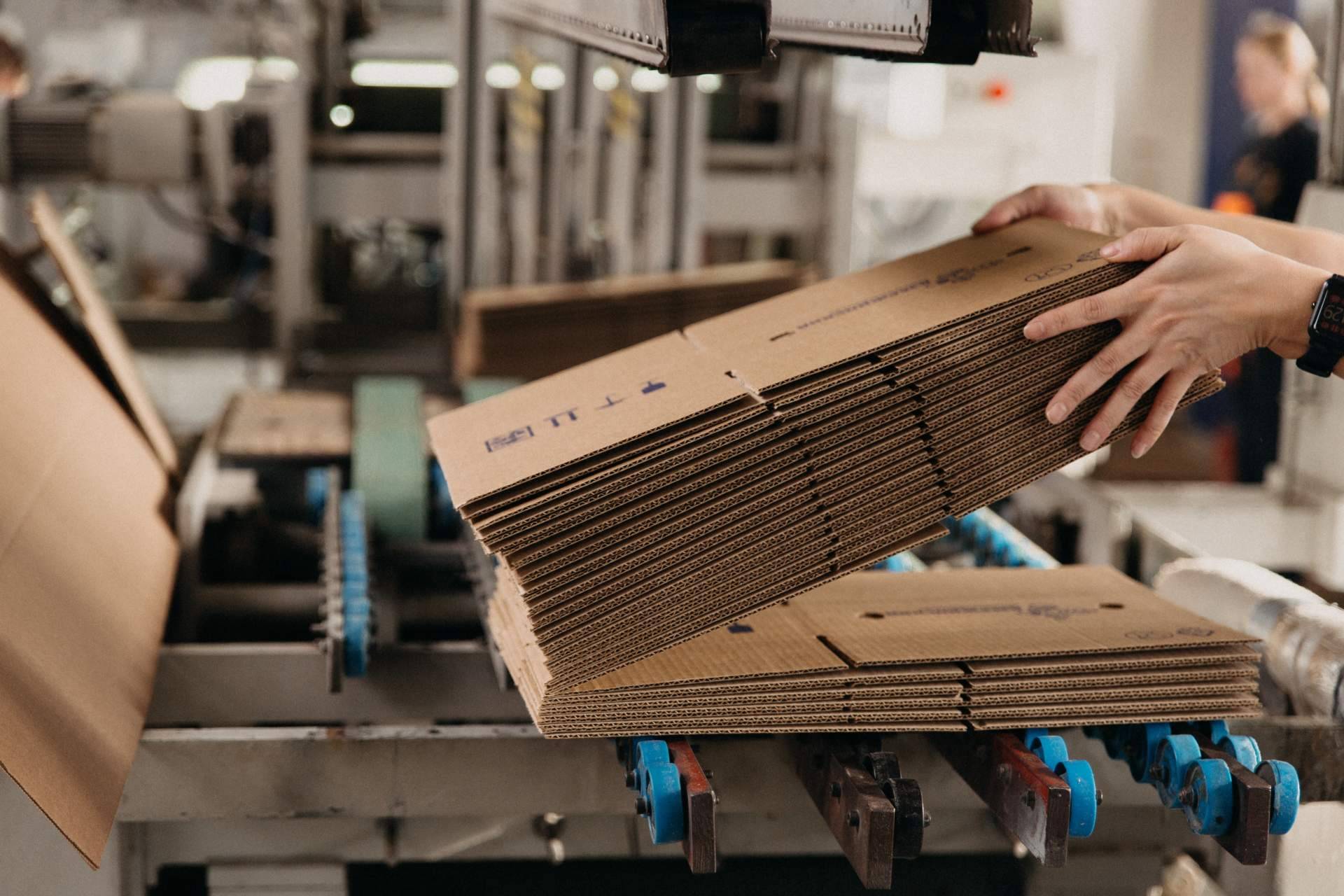 HSBOX explica todo lo relacionado con el proceso de fabricación del cartón corrugado