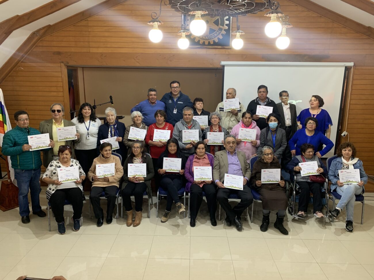 CERTIFICAN A 28 ADULTOS MAYORES DE PUCÓN QUE PARTICIPAN DE PROGRAMA VÍNCULOS – Website de la Municipalidad de Pucón