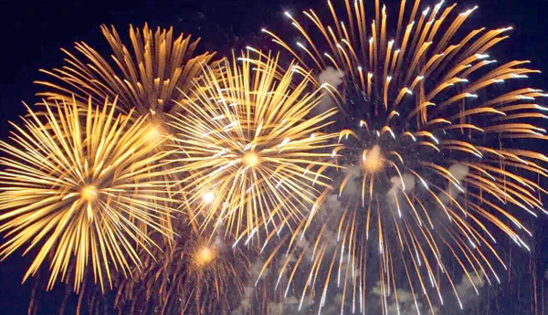 CON FUEGOS ARTIFICIALES Y GIOLITO Y SU COMBO PUCÓN DARÁ LA BIENVENIDA AL 2024 – Website de la Municipalidad de Pucón