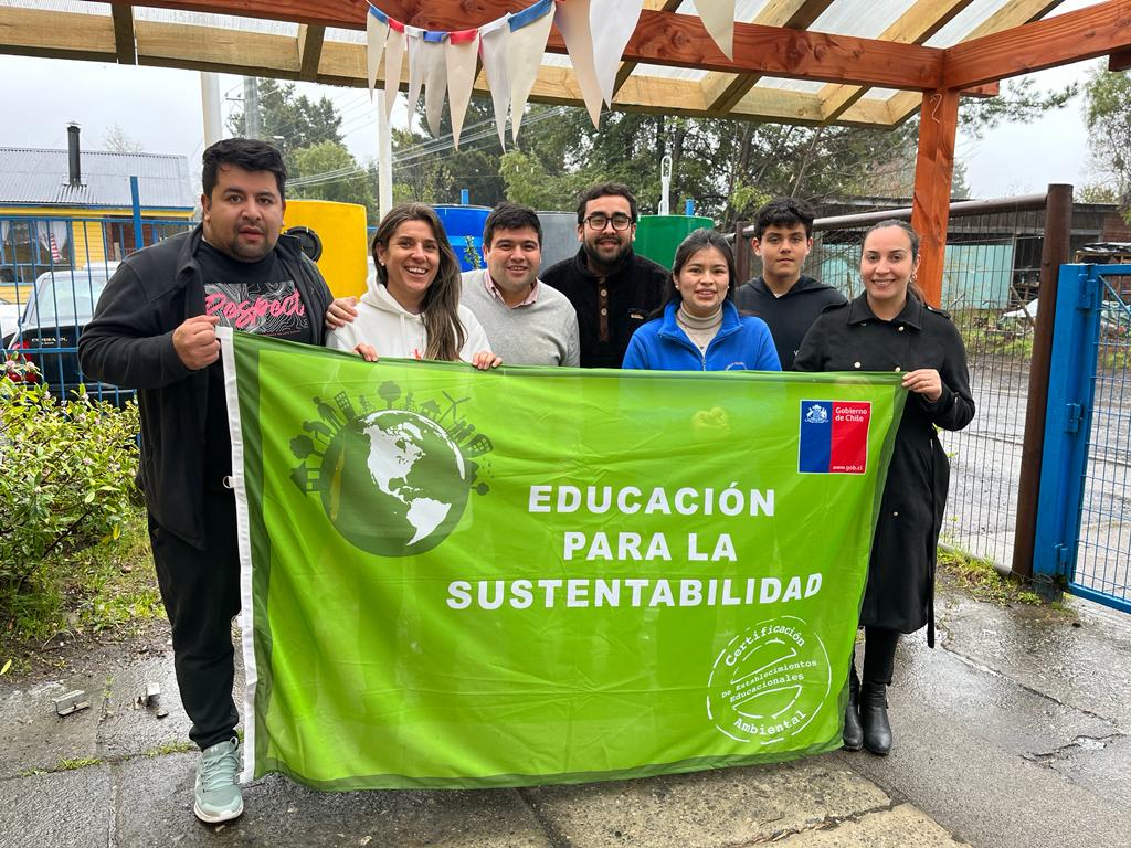 ESCUELA MUNICIPAL EL CLARO DE PUCÓN OBTIENE VALIOSA CERTIFICACIÓN DE EXCELENCIA AMBIENTAL PROGRAMA SNCAE – Website de la Municipalidad de Pucón
