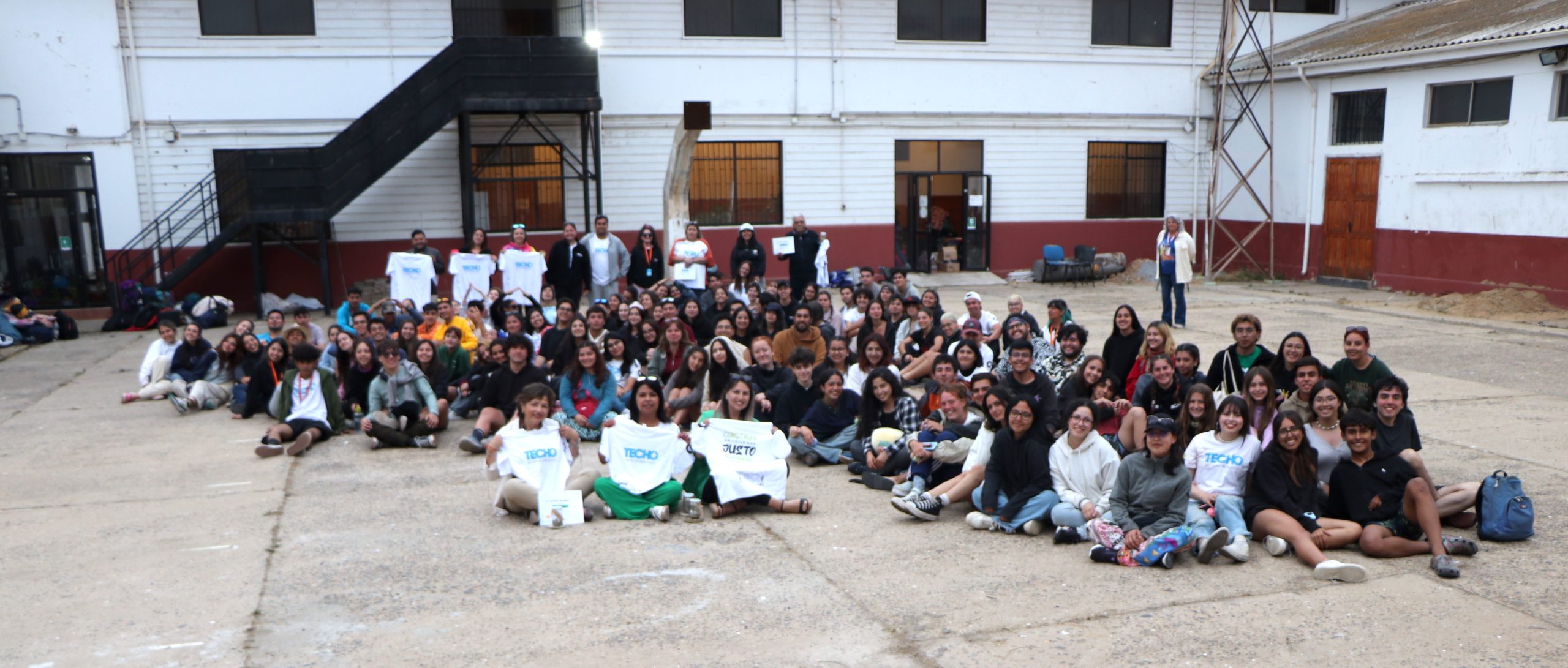Voluntarios de TECHO Chile entregaron cariño y Viviendas a 32 familias de Quintero