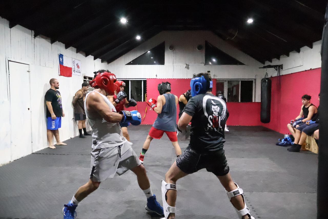 MAÑANA EN EL GIMNASIO MUNICIPAL DE PUCÓN SE VIVIRÁ EL KICKBOXING – Website de la Municipalidad de Pucón