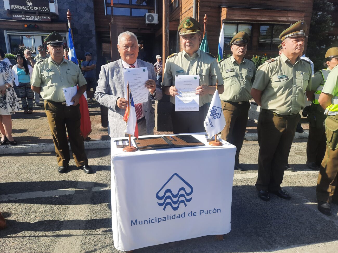 MUNICIPALIDAD DE PUCÓN FIRMA IMPORTANTE CONVENIO “OS-14” CON CARABINEROS DE CHILE – Website de la Municipalidad de Pucón