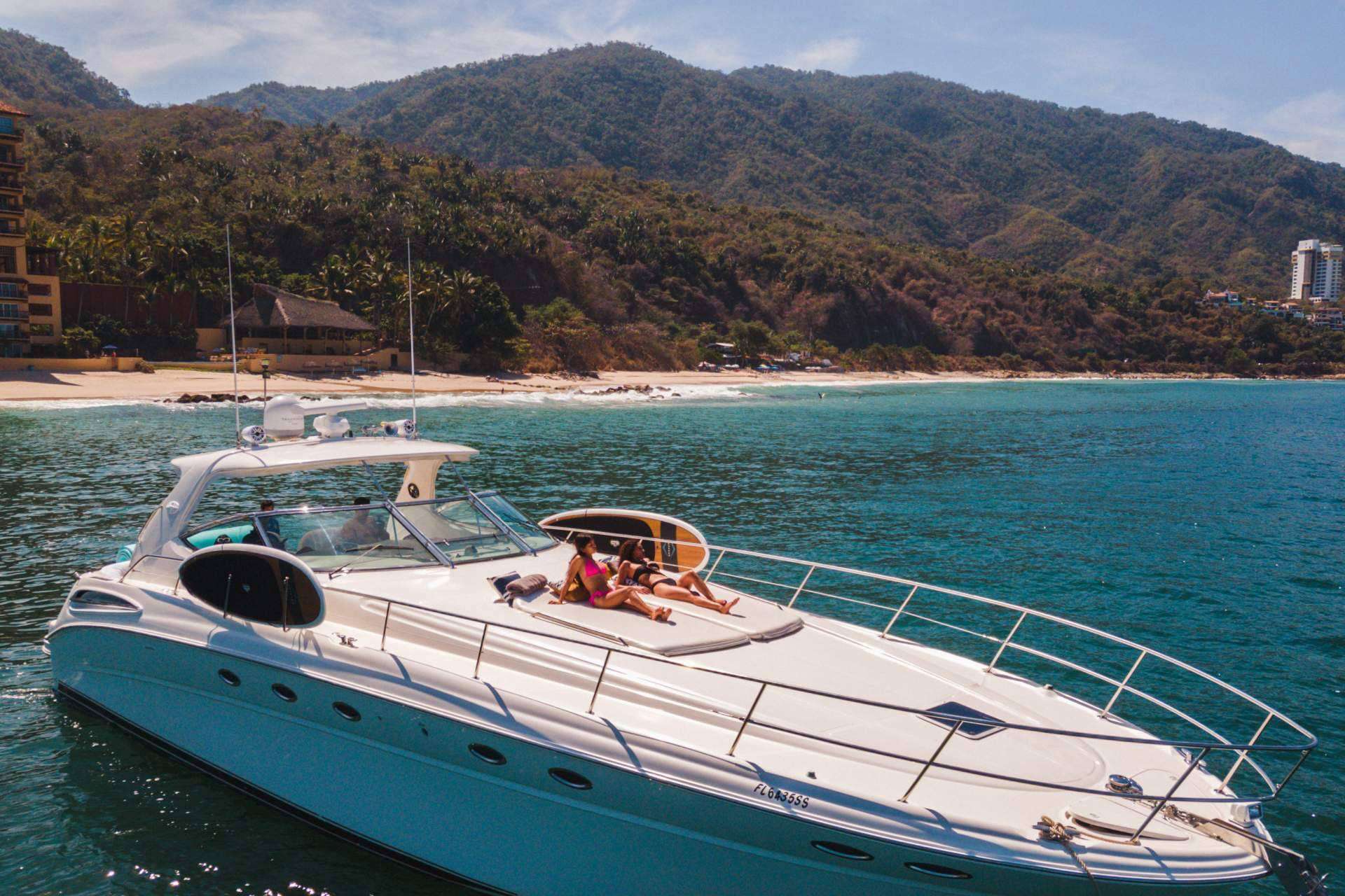 Explorando la renta de yates en Puerto Vallarta de la mano de Yatezzitos