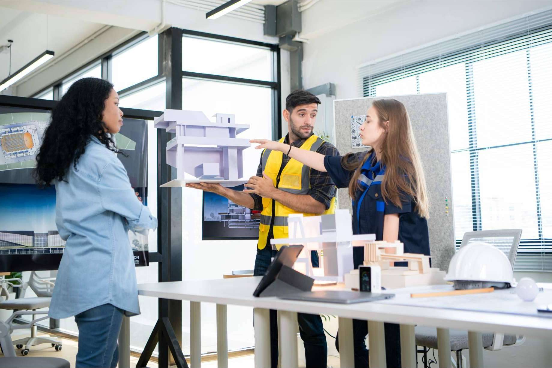 La OEA y Structuralia entregarán 1.000 becas en Chile para promover el estudio de posgrados STEM