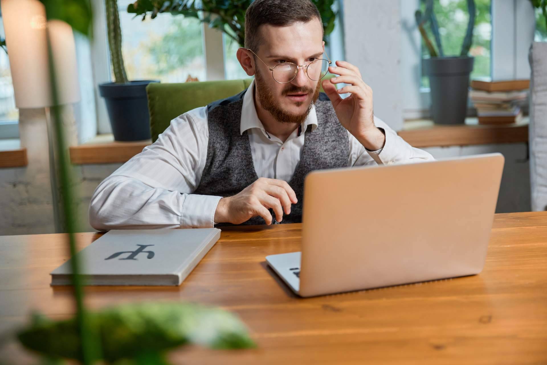 Mejor Hablemos cuenta con un equipo de psicólogos disponibles las 24 horas para realizar terapia online