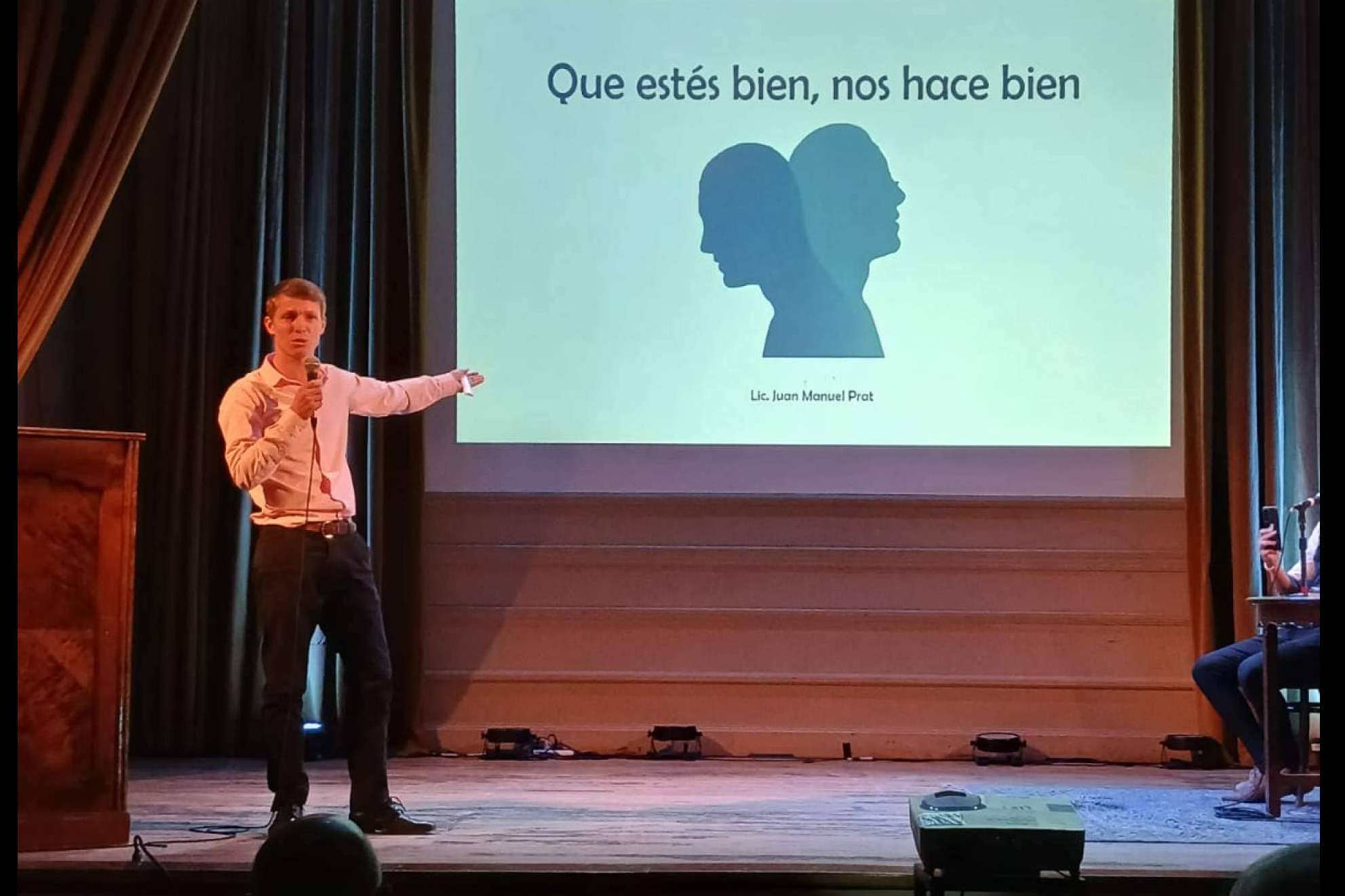 'Baños de Consciencia', la obra de Juan Manuel Prat que busca potenciar la introspección y el bienestar emocional