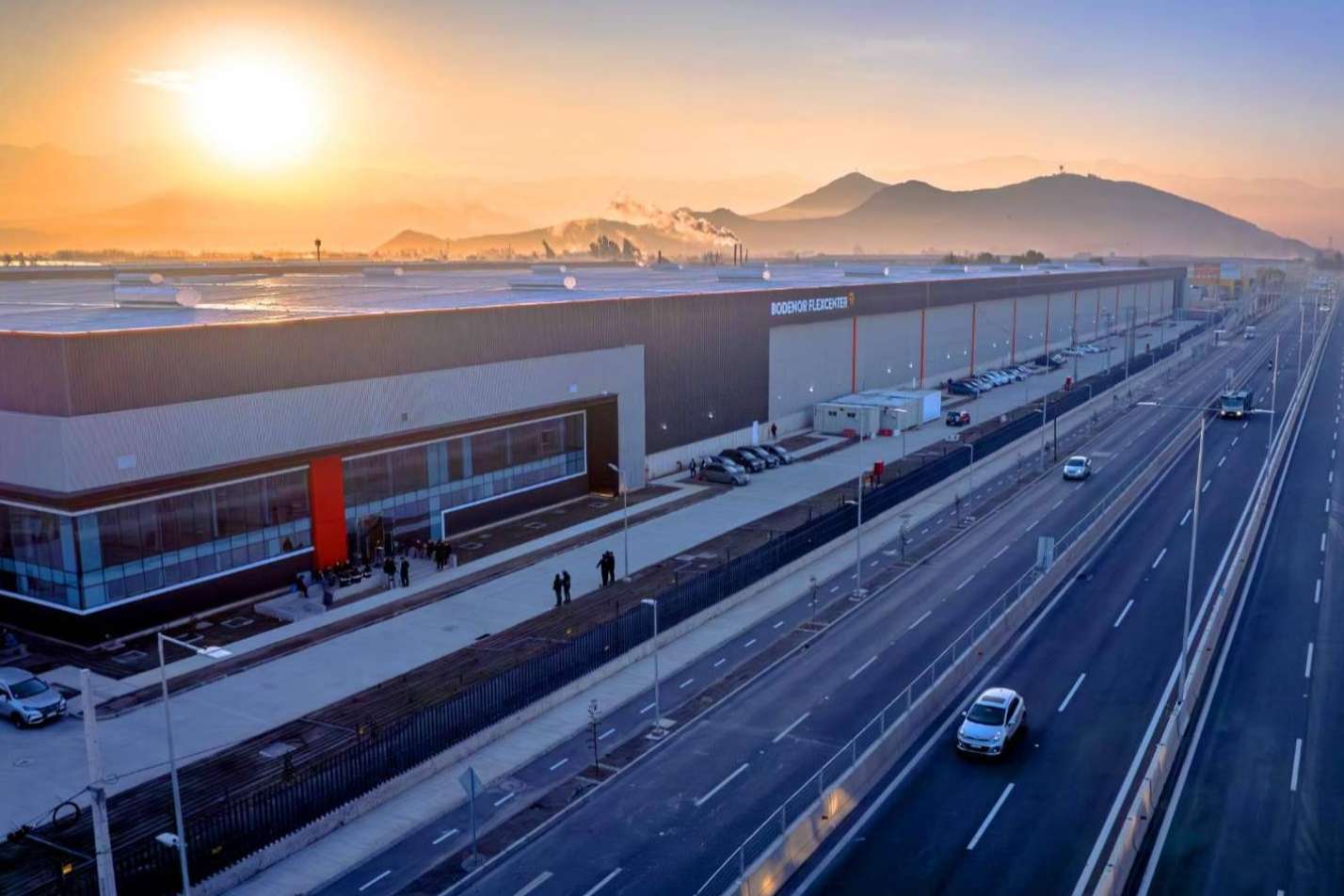 DB Schenker opera empresas de diferentes segmentos en el parque logístico Lo Boza 422