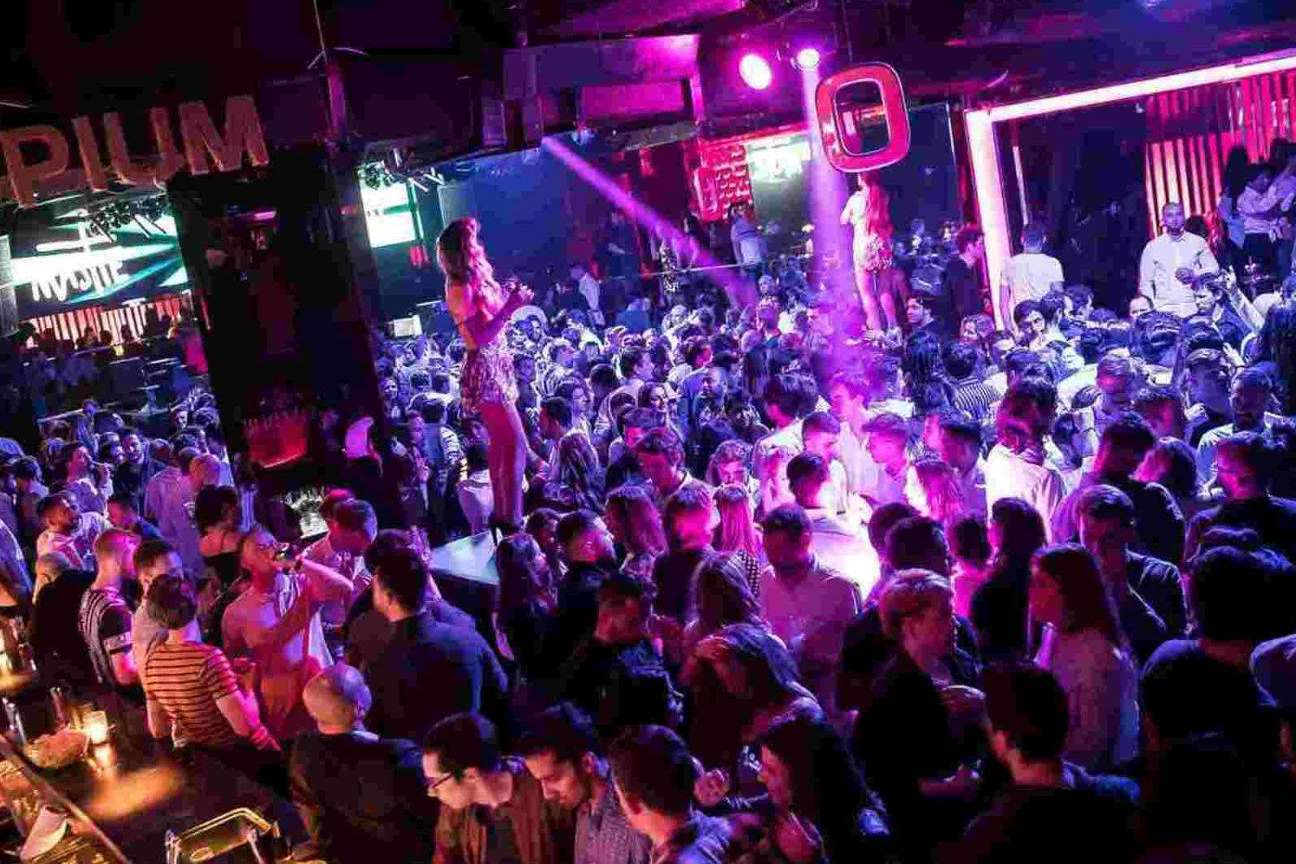 Barcelona; La vida nocturna que no se pueden perder, desde el tardeo hasta las discotecas de lujo