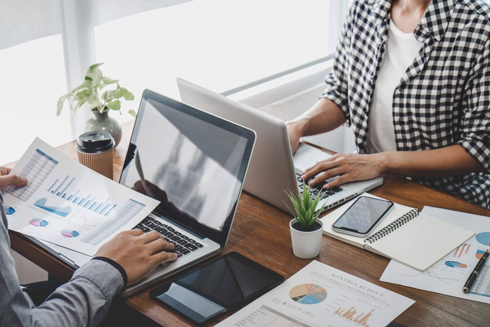 Conocimientos, experiencias y contacto permanente, las claves que definen a Bravo & Briones