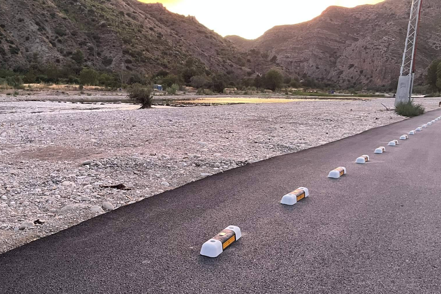 Abadecom Urban apuesta por la seguridad vial con su separador de carril bici fotoluminiscente